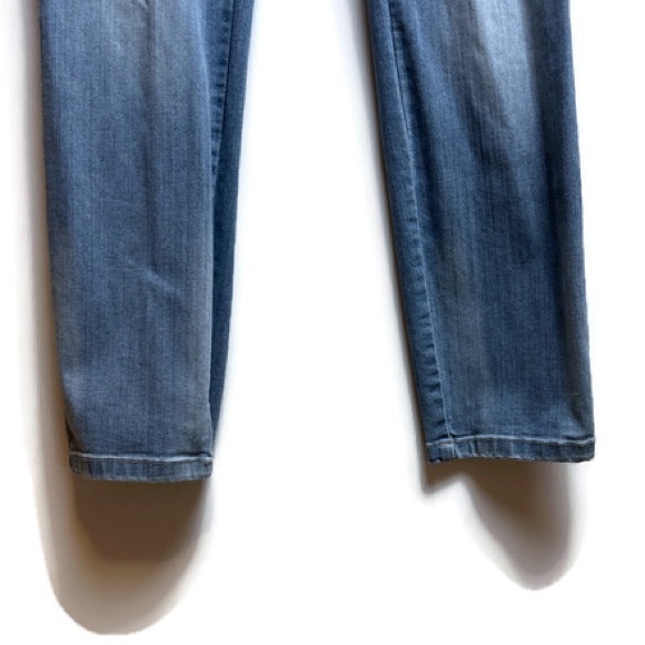 Torrid Medium Blue Wash Mid Rise Skinny Denim Jeans Size 16R - Picture 3 of 7